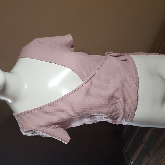 Me to We Essentials Dusty Pink Faux Wrap Cropped T-shirt (0482) 💥 - Picture 1 of 9
